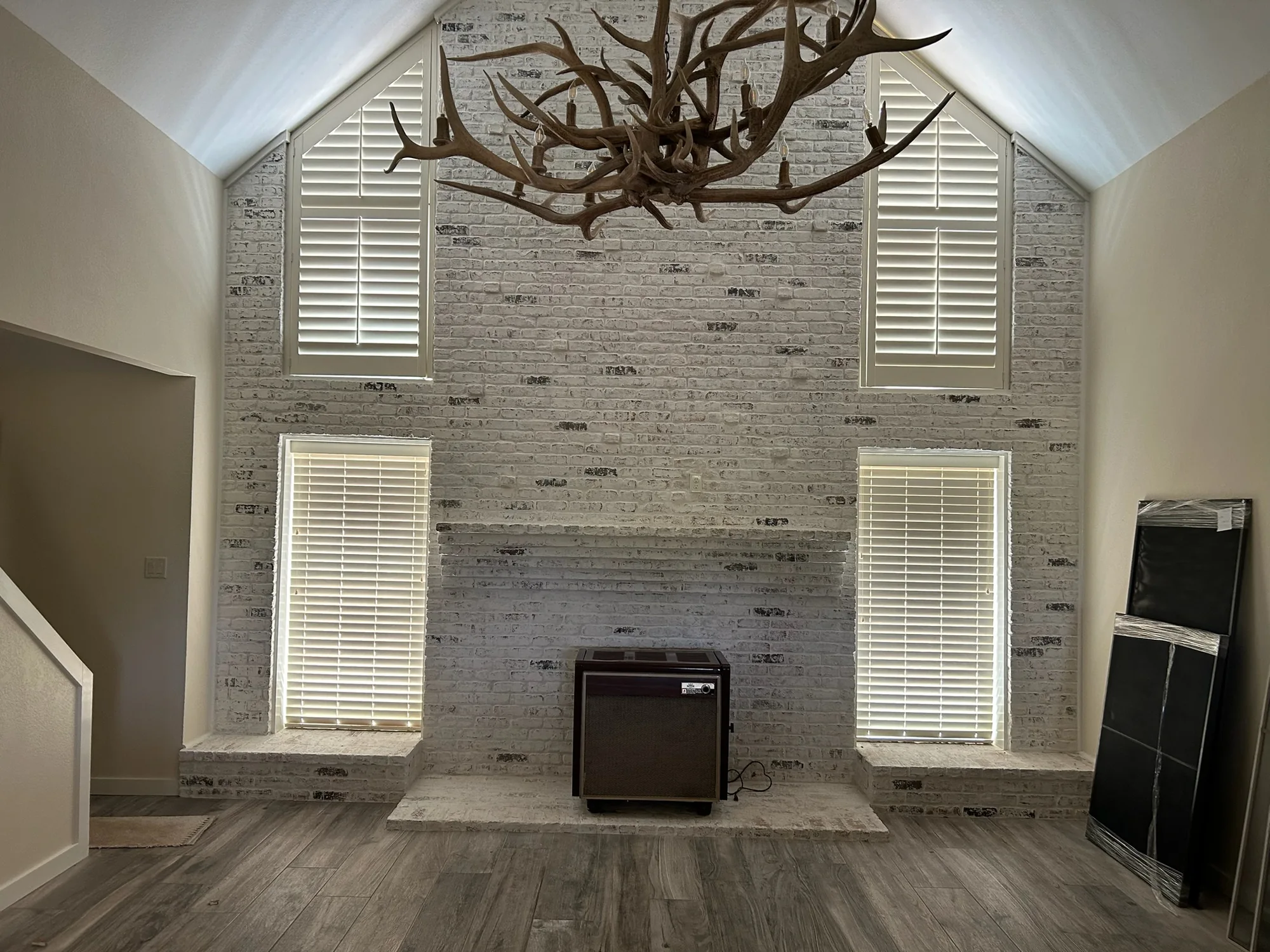 What Color of Blinds Goes With Everything?